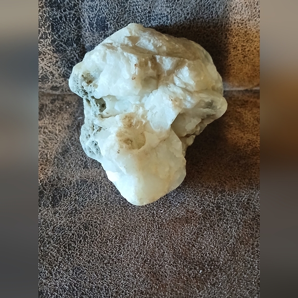 Mineral Quartz Rock Shaped Like an Animal Skull Great for Collector's - Picture 3 of 6